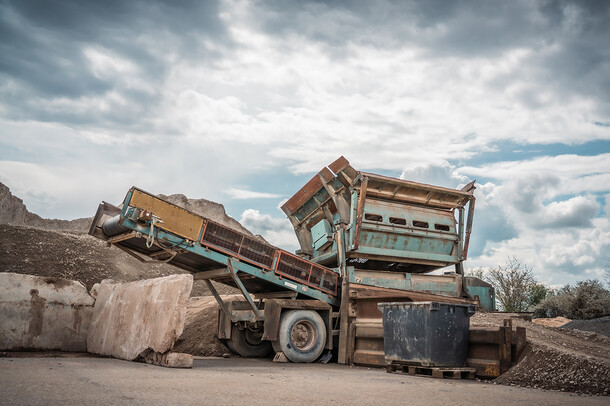 Schmitt-Bau-Bergtheim-Recycling-Maschine